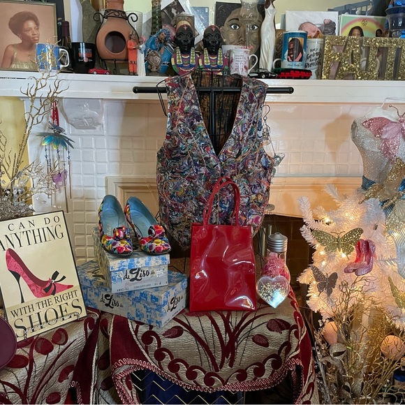 GooD VIBES LIVE - 12Dec2025 Halle-Bration/ Holiday Celebration, Gift Mall - Picture 13 of 16